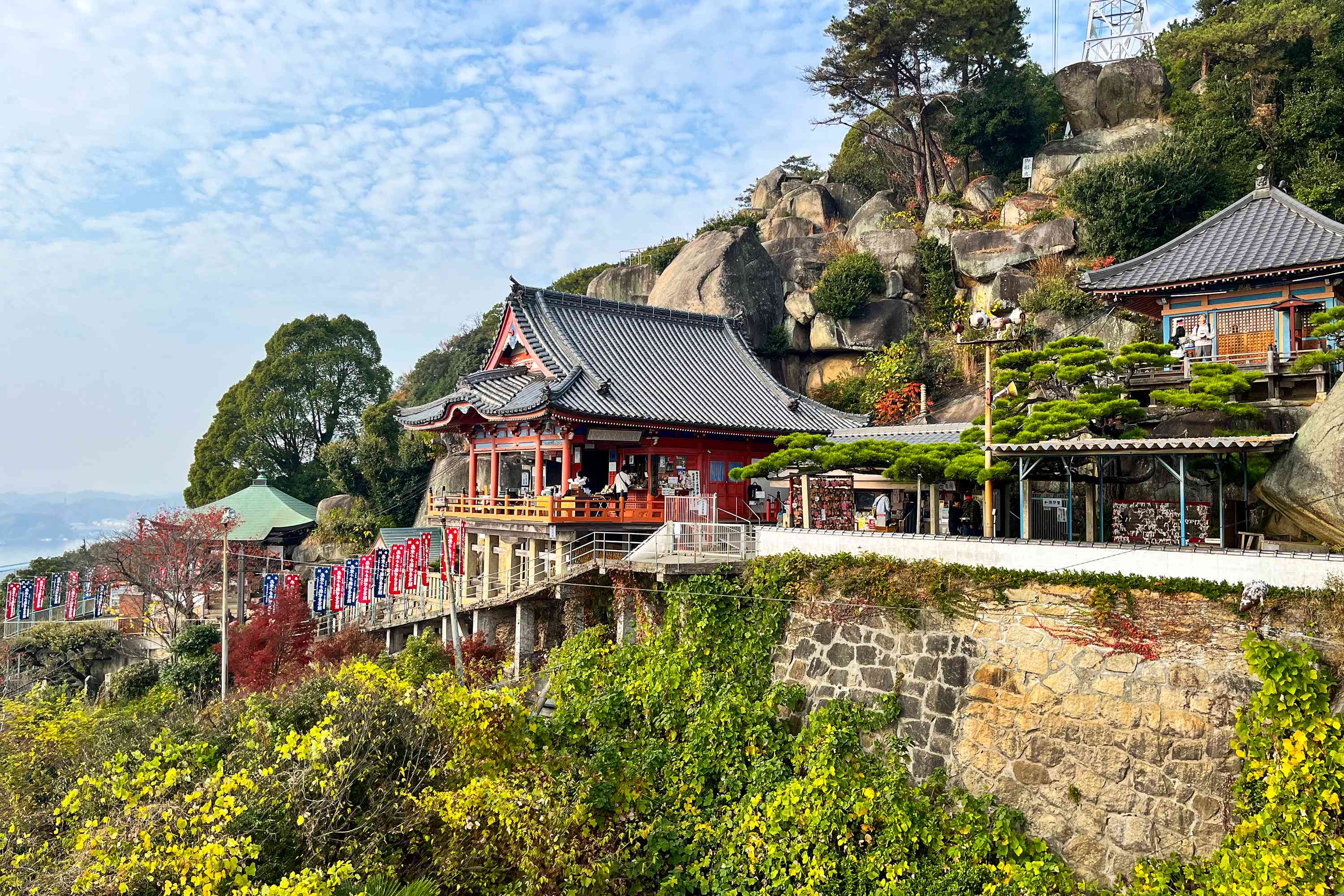 Senkoji Temple, by Jeremy van Heerde